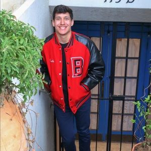 Meet your Posher, Carlo